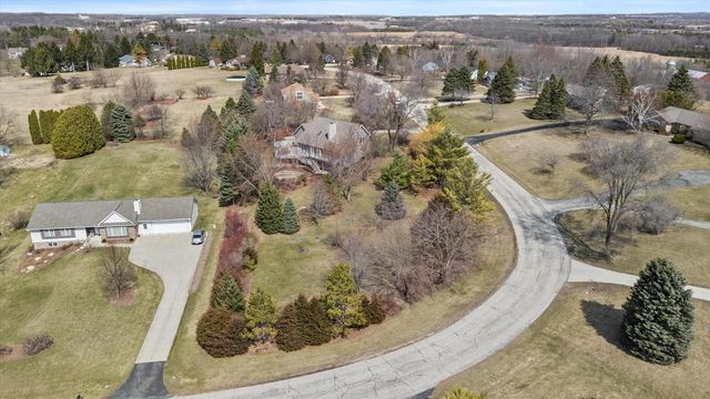 4413 Magna Vista DRIVE, Jackson, WI 53037