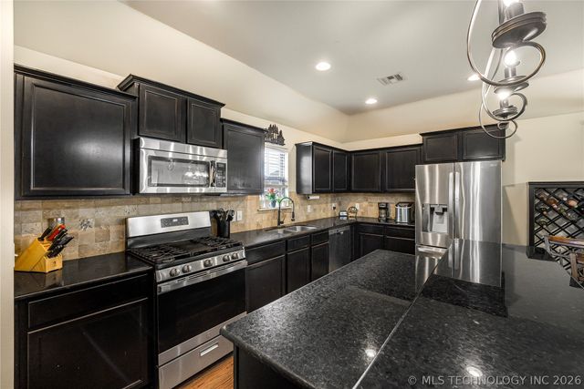 3341 S 208th East Avenue, Broken Arrow, OK 74014