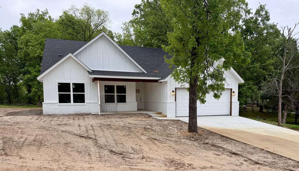 1631 Rockwood Drive, Grove, OK 74344