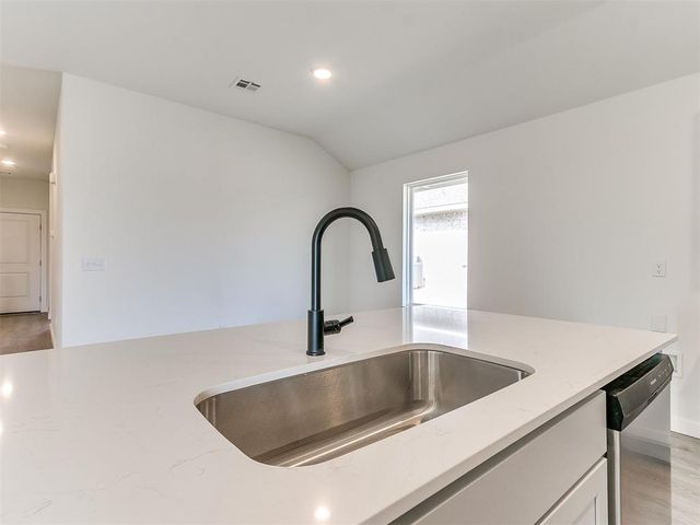 3140 Pennington Street, Harrah, OK 73045