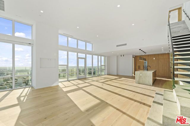 230 W Olympic Boulevard PH 3, Los Angeles, CA 90015