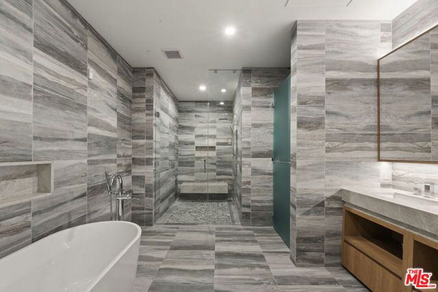 230 W Olympic Boulevard PH 3, Los Angeles, CA 90015