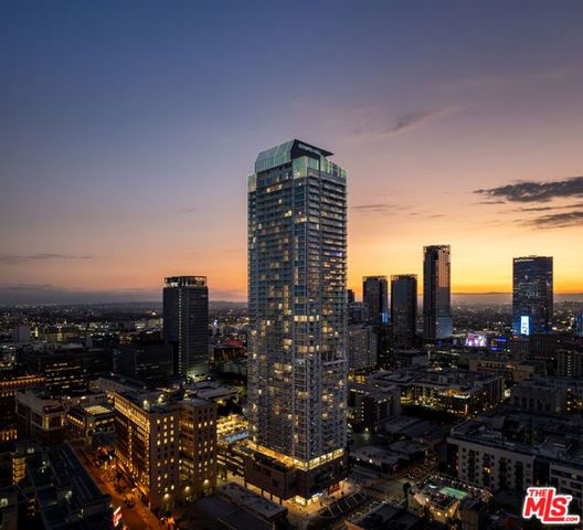230 W Olympic Boulevard PH 3, Los Angeles, CA 90015