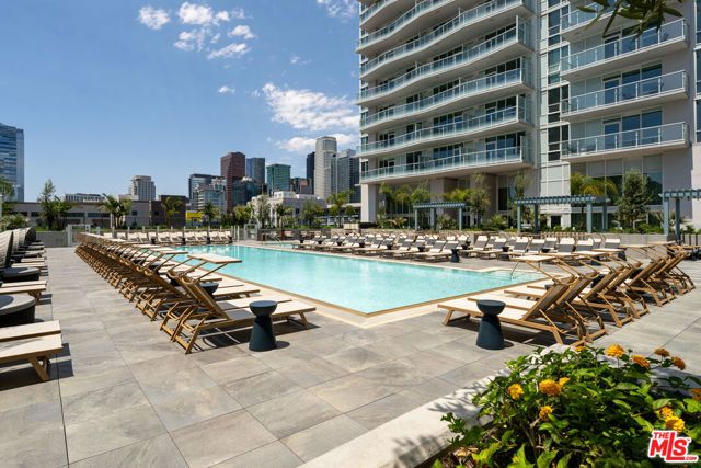 230 W Olympic Boulevard PH 3, Los Angeles, CA 90015