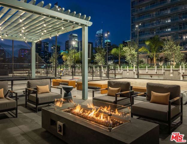 230 W Olympic Boulevard PH 3, Los Angeles, CA 90015