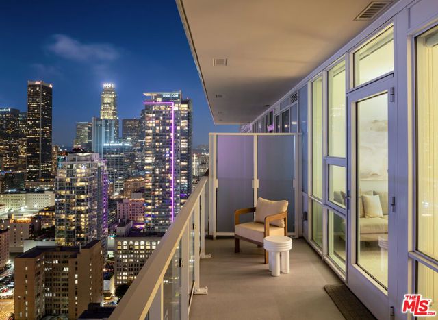 230 W Olympic Boulevard PH 3, Los Angeles, CA 90015
