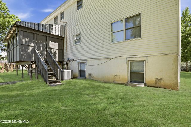 22 Dena Court, Lakewood, NJ 08701