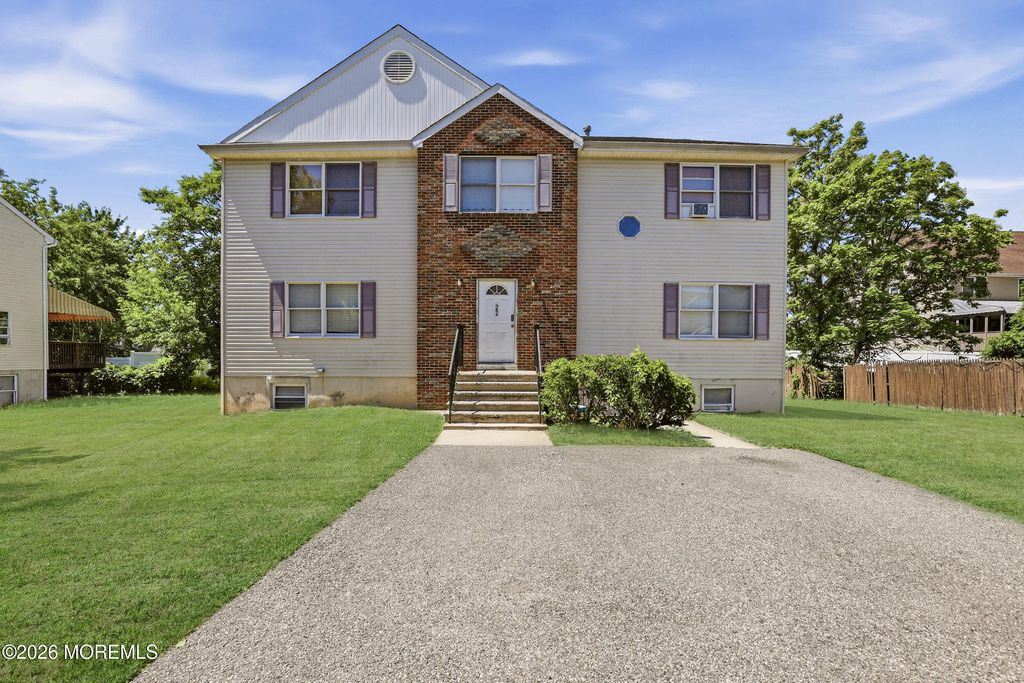 22 Dena Court, Lakewood, NJ 08701