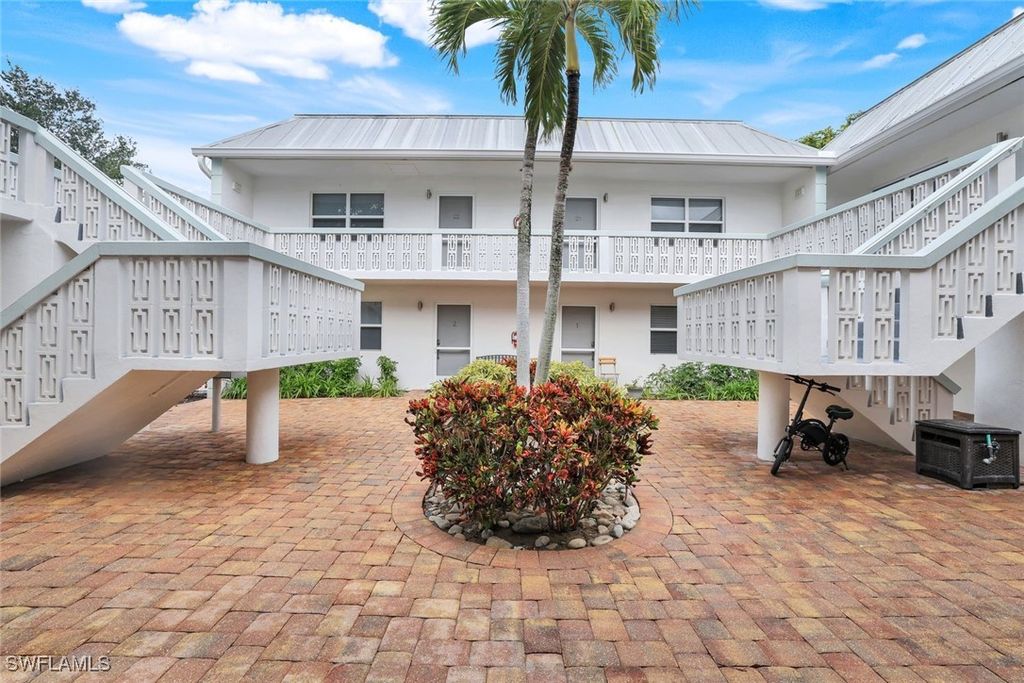 780 10th AVE S 22, Naples, FL 34102