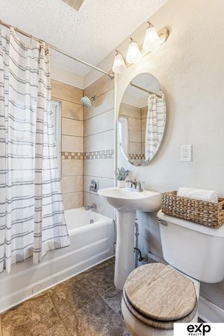 612 Avenue C, Plattsmouth, NE 68048