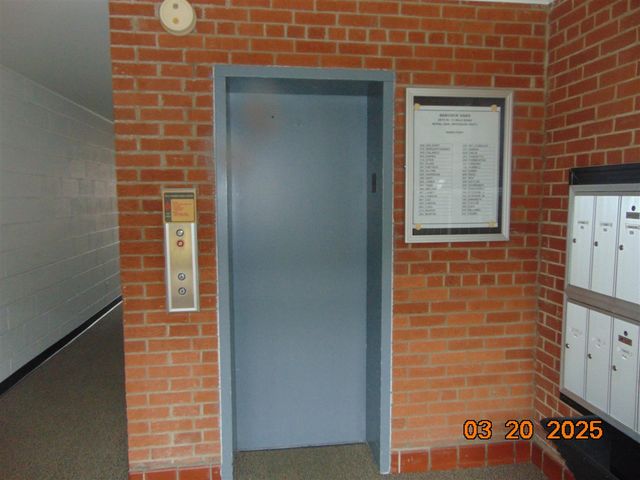 2915 W 13 Mile Road 209, Royal Oak, MI 48073