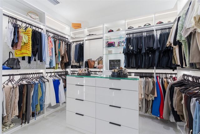 13615 SW 157th Ct, Miami, FL 33196