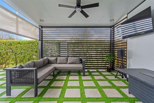 13615 SW 157th Ct, Miami, FL 33196