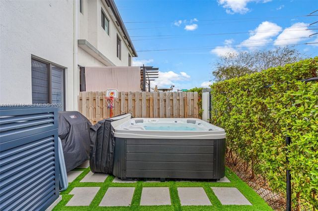 13615 SW 157th Ct, Miami, FL 33196