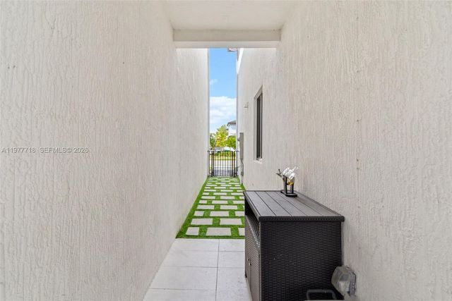 13615 SW 157th Ct, Miami, FL 33196