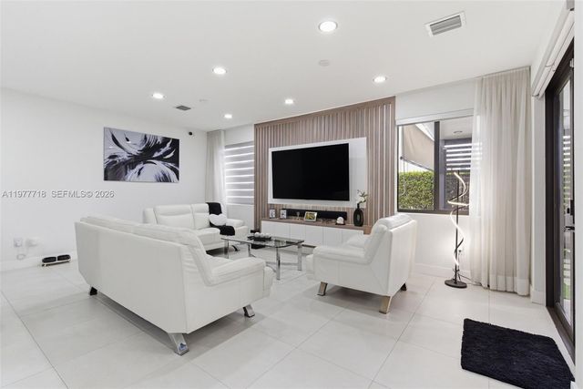 13615 SW 157th Ct, Miami, FL 33196