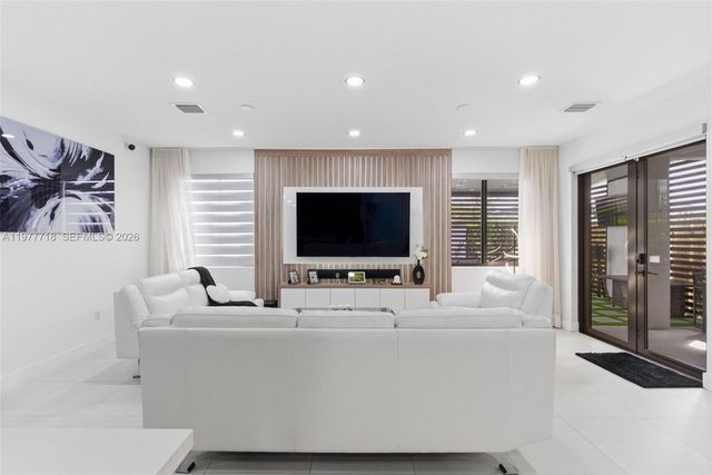 13615 SW 157th Ct, Miami, FL 33196