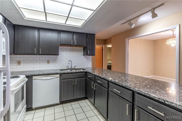 1105 Youngs Road F, Amherst, NY 14221