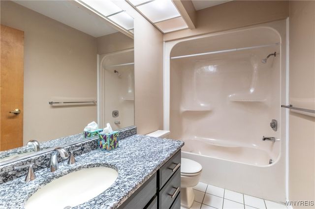 1105 Youngs Road F, Amherst, NY 14221