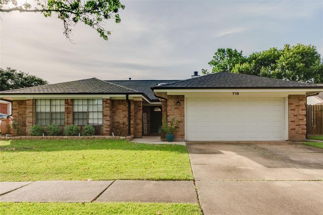 719 Ironwood Drive, Richmond, TX 77406