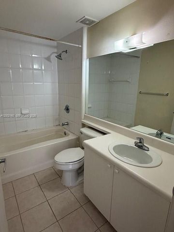 8070 N Nob Hill Rd 205, Tamarac, FL 33321