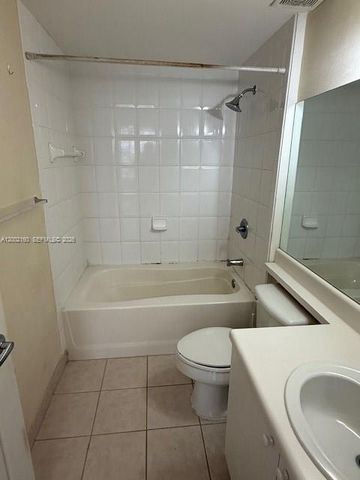 8070 N Nob Hill Rd 205, Tamarac, FL 33321