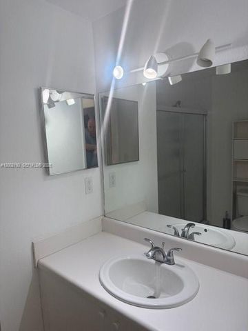 8070 N Nob Hill Rd 205, Tamarac, FL 33321