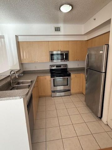 8070 N Nob Hill Rd 205, Tamarac, FL 33321