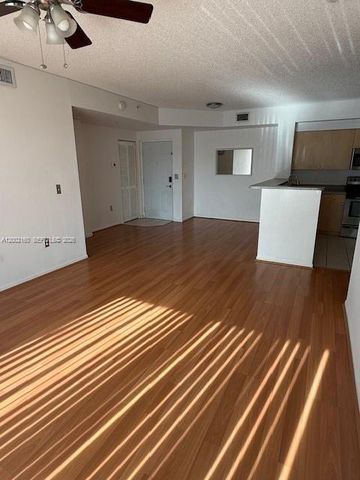 8070 N Nob Hill Rd 205, Tamarac, FL 33321