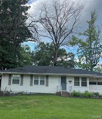 1521 Corinth Drive, St Louis, MO 63137