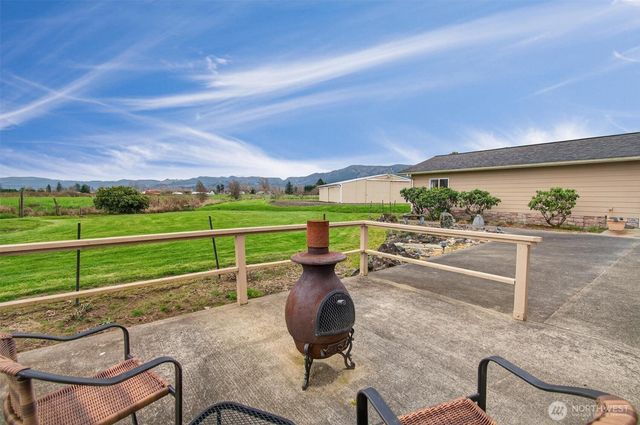 211 S Welcome Slough Road, Cathlamet, WA 98612