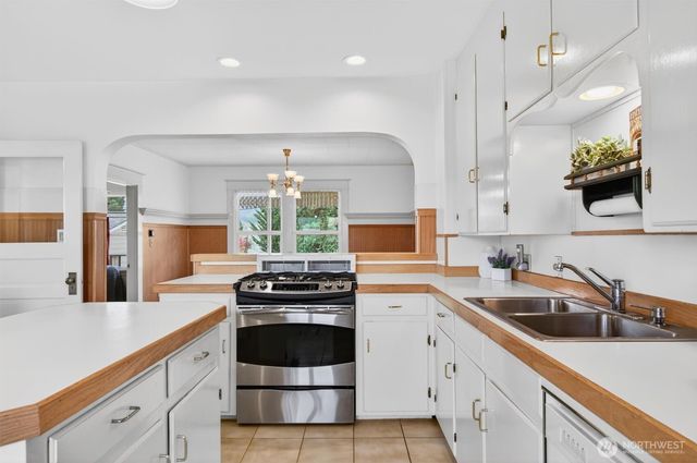 211 S Welcome Slough Road, Cathlamet, WA 98612