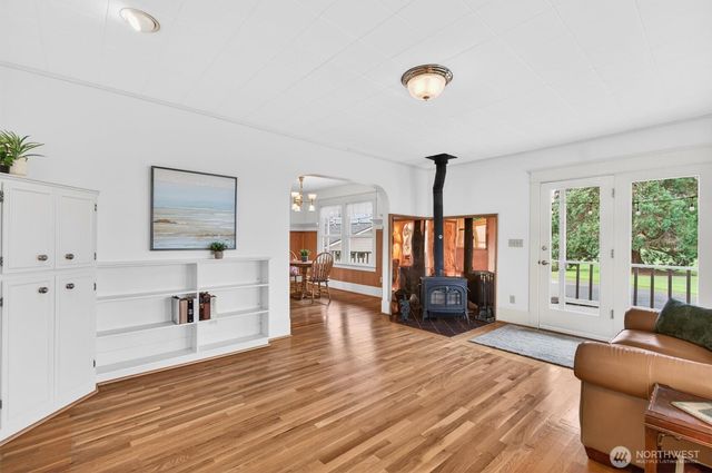 211 S Welcome Slough Road, Cathlamet, WA 98612