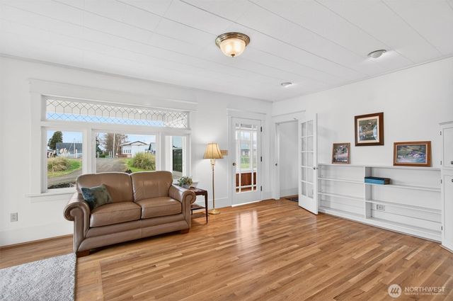 211 S Welcome Slough Road, Cathlamet, WA 98612