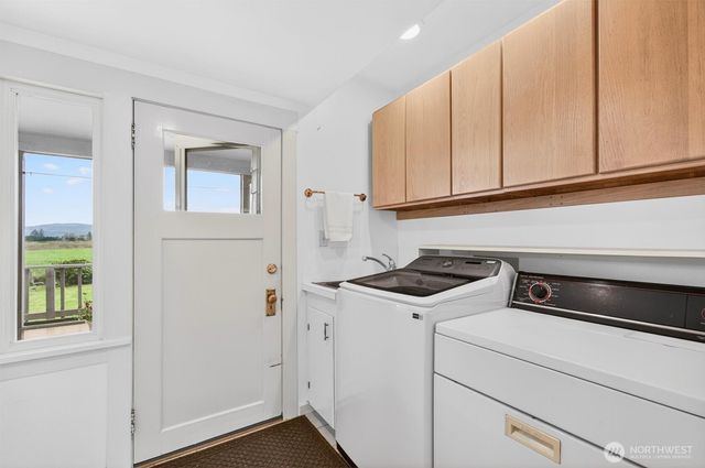 211 S Welcome Slough Road, Cathlamet, WA 98612