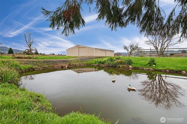 211 S Welcome Slough Road, Cathlamet, WA 98612