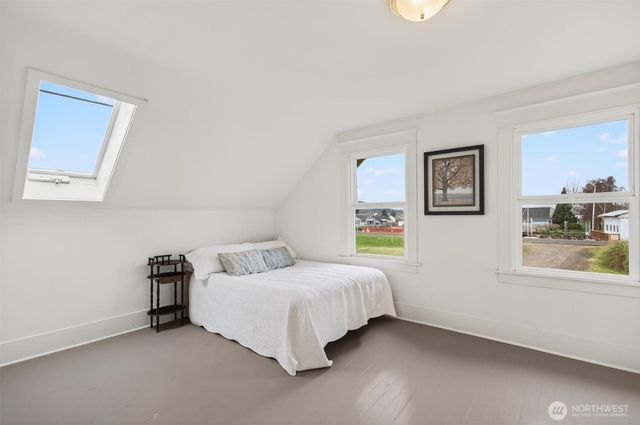 211 S Welcome Slough Road, Cathlamet, WA 98612