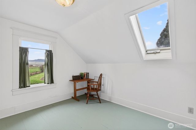 211 S Welcome Slough Road, Cathlamet, WA 98612