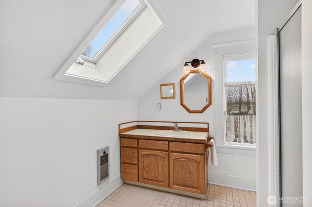 211 S Welcome Slough Road, Cathlamet, WA 98612