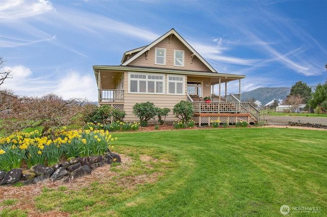 211 S Welcome Slough Road, Cathlamet, WA 98612