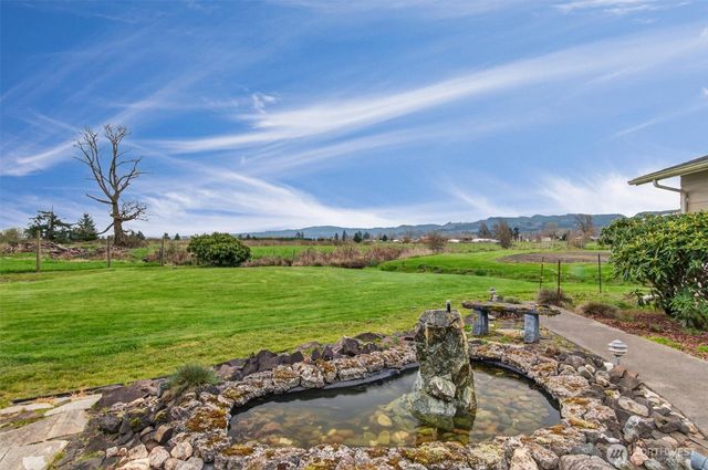 211 S Welcome Slough Road, Cathlamet, WA 98612