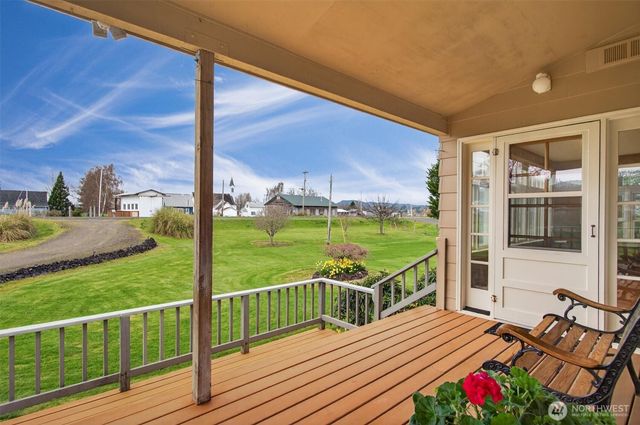 211 S Welcome Slough Road, Cathlamet, WA 98612