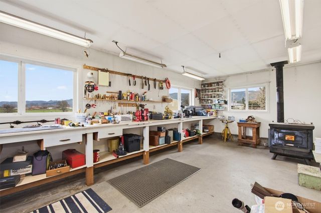 211 S Welcome Slough Road, Cathlamet, WA 98612