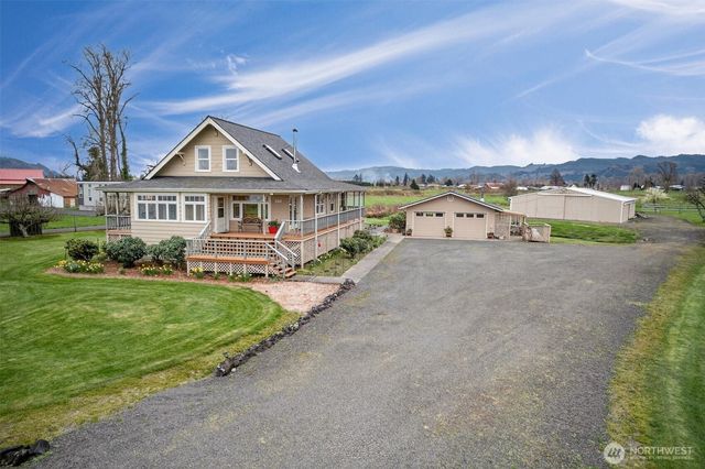 211 S Welcome Slough Road, Cathlamet, WA 98612