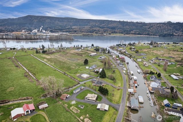 211 S Welcome Slough Road, Cathlamet, WA 98612