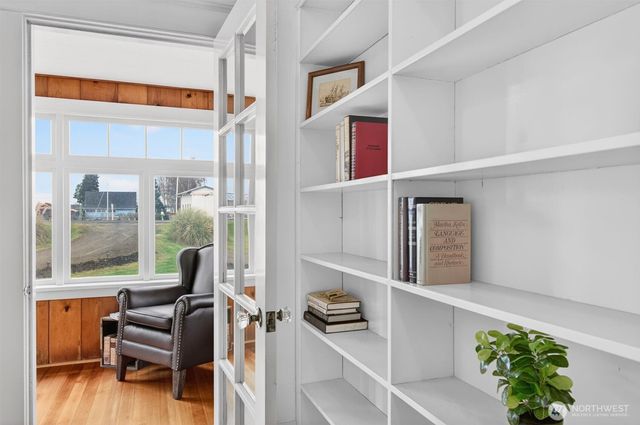 211 S Welcome Slough Road, Cathlamet, WA 98612