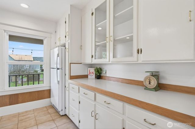 211 S Welcome Slough Road, Cathlamet, WA 98612