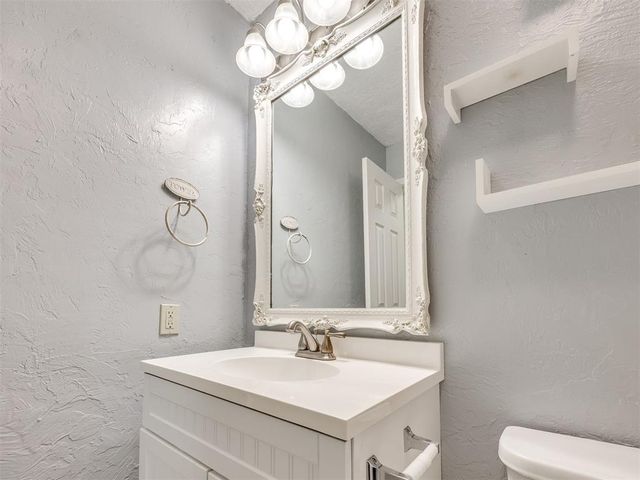 2021 Foxfire Road, Edmond, OK 73003