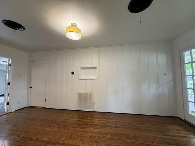 2016 N Tinsley Street, Angleton, TX 77515