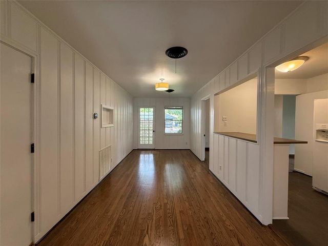 2016 N Tinsley Street, Angleton, TX 77515